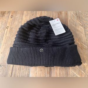 Lululemon Black Sweet and Sherpa Beanie